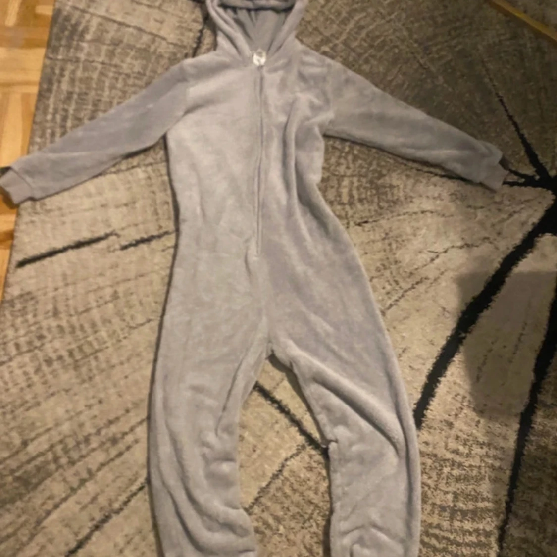 Grå koala onesie från Lindex , 146/152