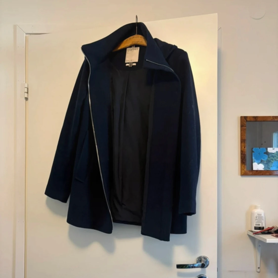 Mörkblå ullkappa med luva från Esprit, M