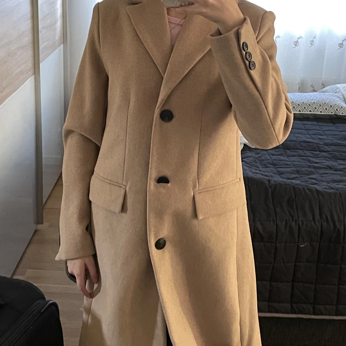 Beige kappa med knappar