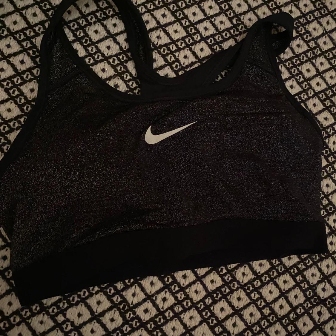 Svart topp från Nike med glitter