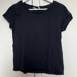Svart basic t-shirt från H&M XS - Avslappnad ba stopp från hm!