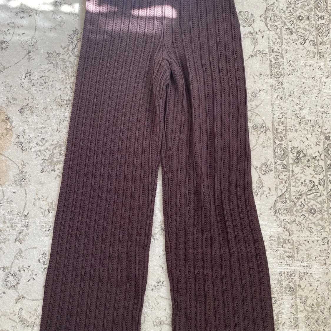 Bruna ribbstickade byxor från H&M