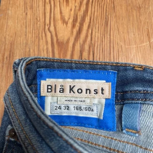 Acne studios jeans skinny fit - Snygga blå jeans från Acne studios. Nästan helt oanvända skick 9/10. Pris är förhandlingsbart🔥       