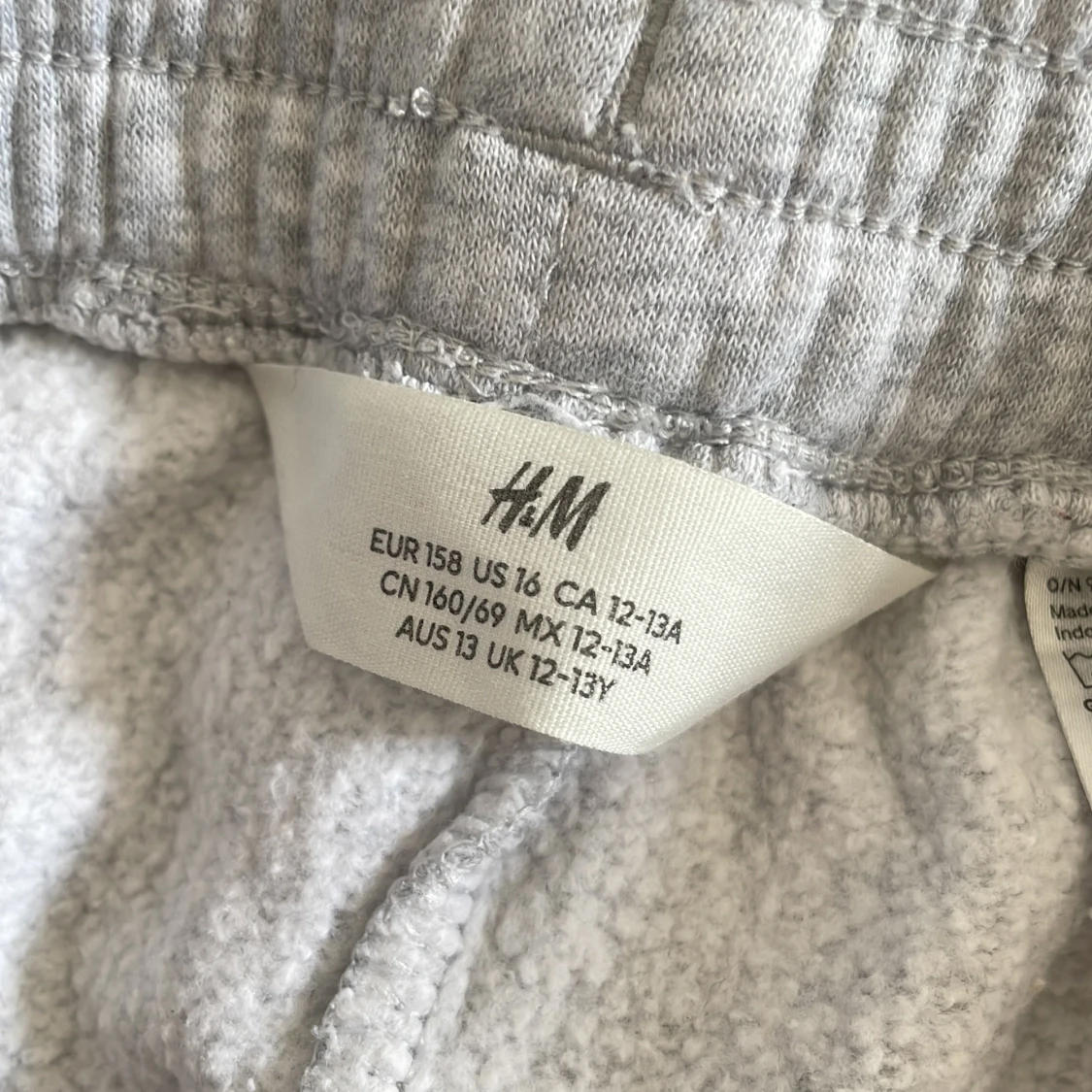 Grå mjukisbyxor från H&M - 2
