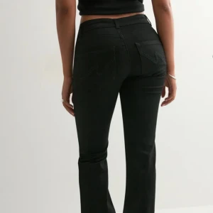 Lågmidjade jeans  - Använda en gång!!! På bilden som är uppladdad, helt nya och måste få de sålda!!!! (Orginalpris 699kr)