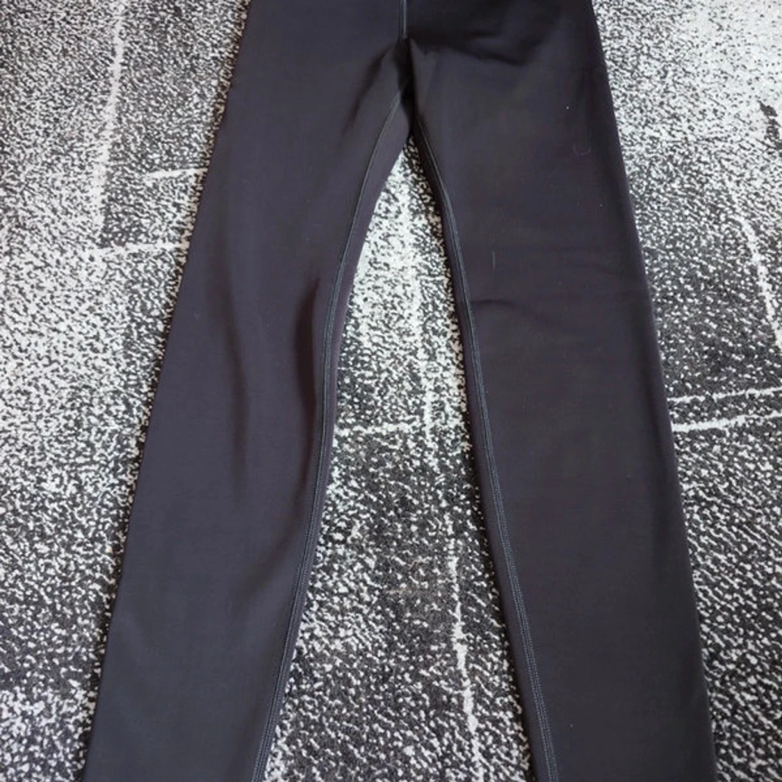 Svarta leggings med mjuk insida - 2