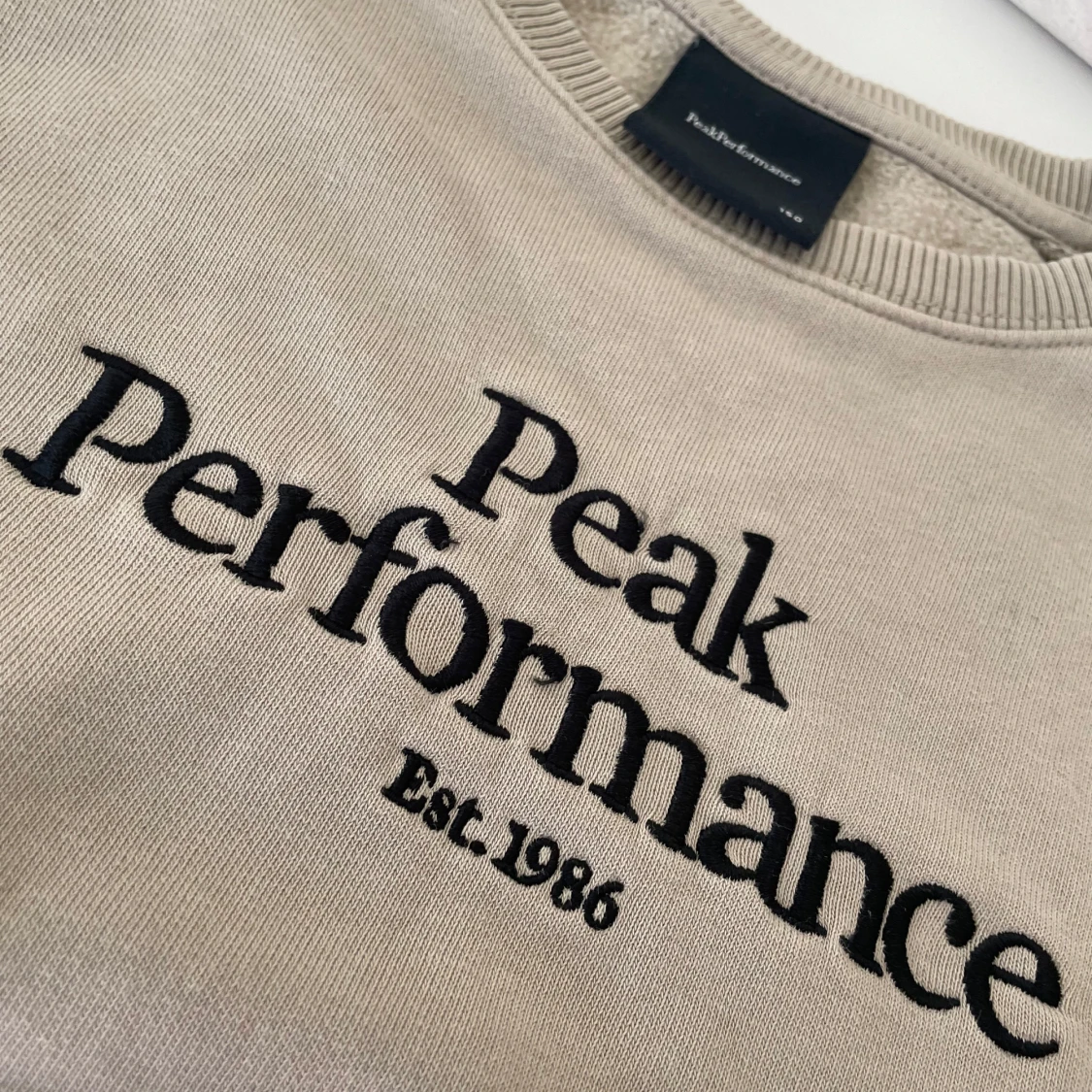 Beige Peak Performance sweatshirt - 3
