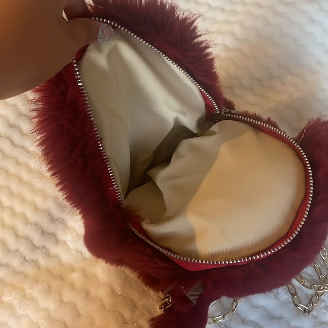 Vinröd kaninformad axelväska med kedja - 4