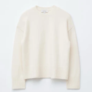 vit stickad  - så fin vit stickad tröja från &other stories!! inte så mycke använd så fint skick 💓💓