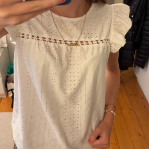 Söt vit blus!!💞💞 - Supersöt vit blus från Shein i storlek XS!!❤️❤️