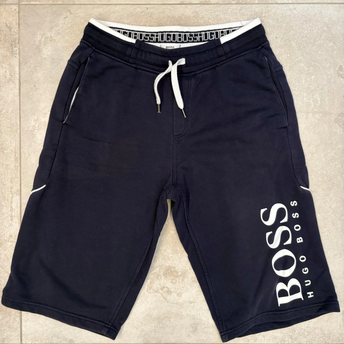 Mörkblå Hugo Boss shorts