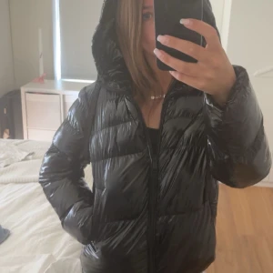 Jacka - Jättesnygg trendig jacka från Guess!! Priset kan diskuteras 💕💕