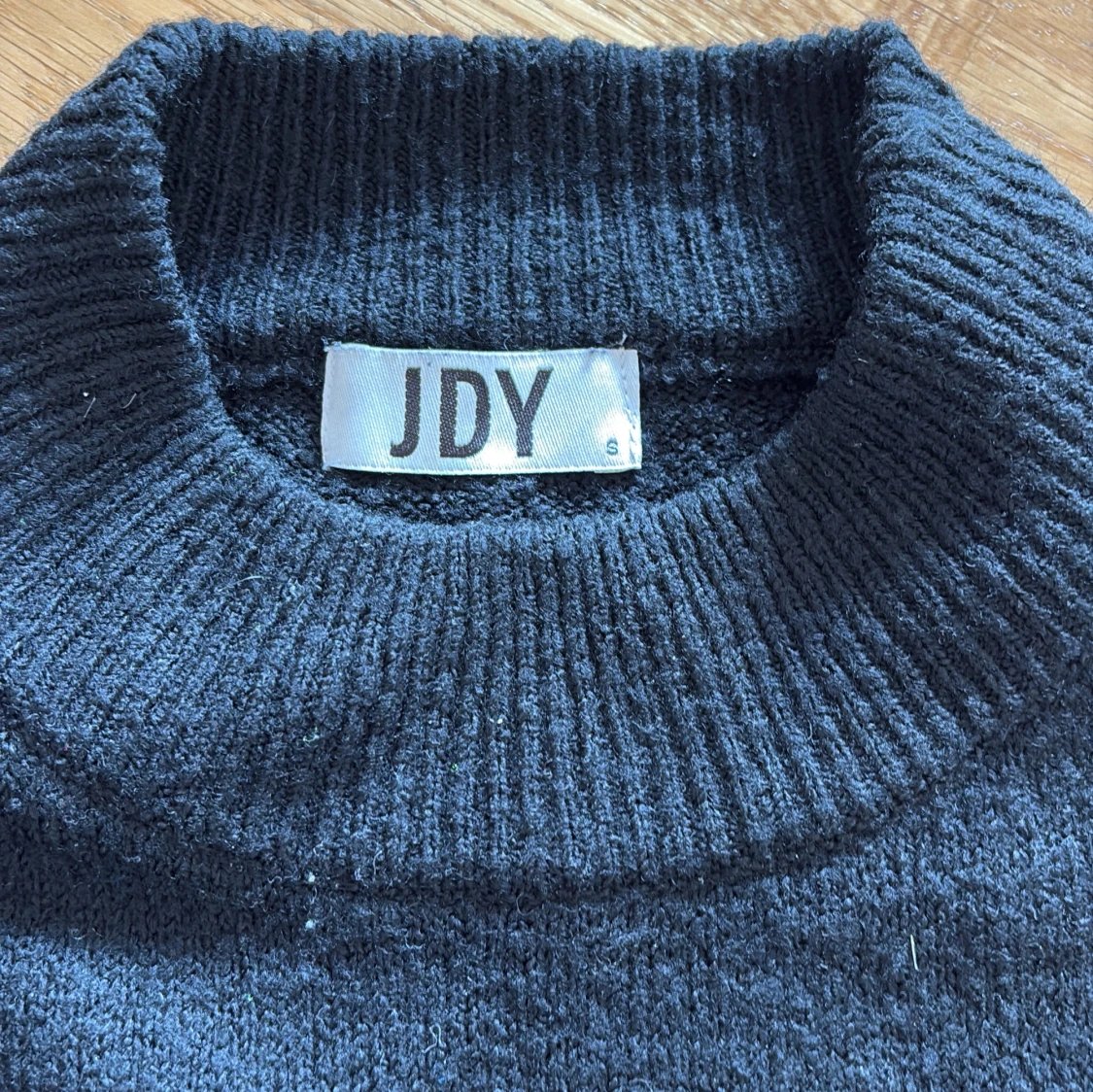 Svart stickad tröja från JDY - 2