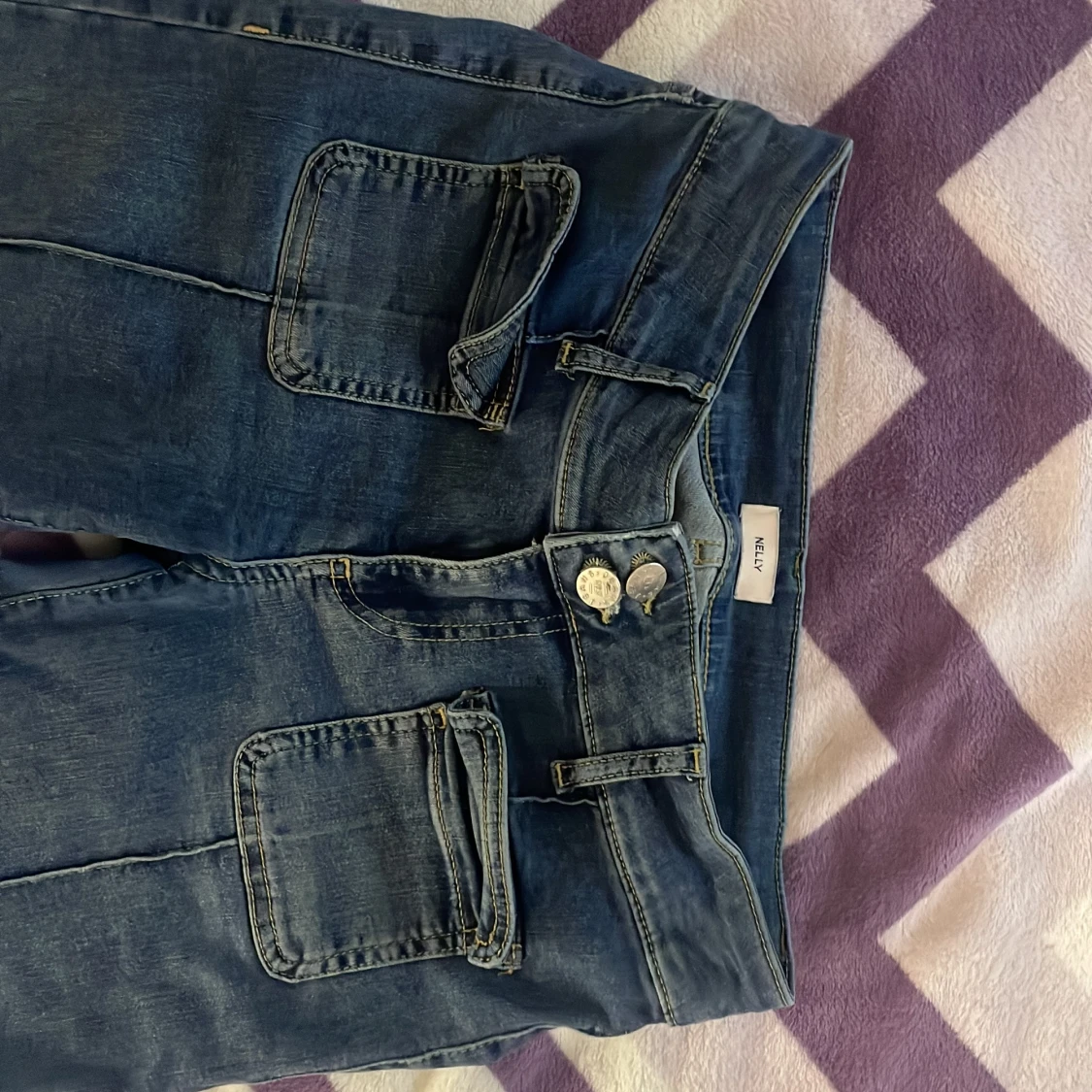 Blå bootcut jeans från Nelly - 1