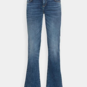 LTB jeans  - Lågmidjade LTB jeans i modellen ”fallon”. Har två likadana därav säljes!! Supersnygga och sköna jeans i bra material!! Nypris 879kr💖 i storlek W29/34 