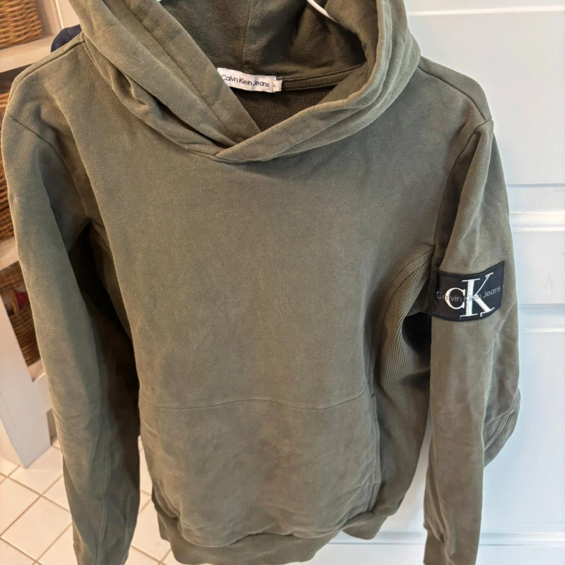 Olivgrön hoodie från Calvin Klein Jeans