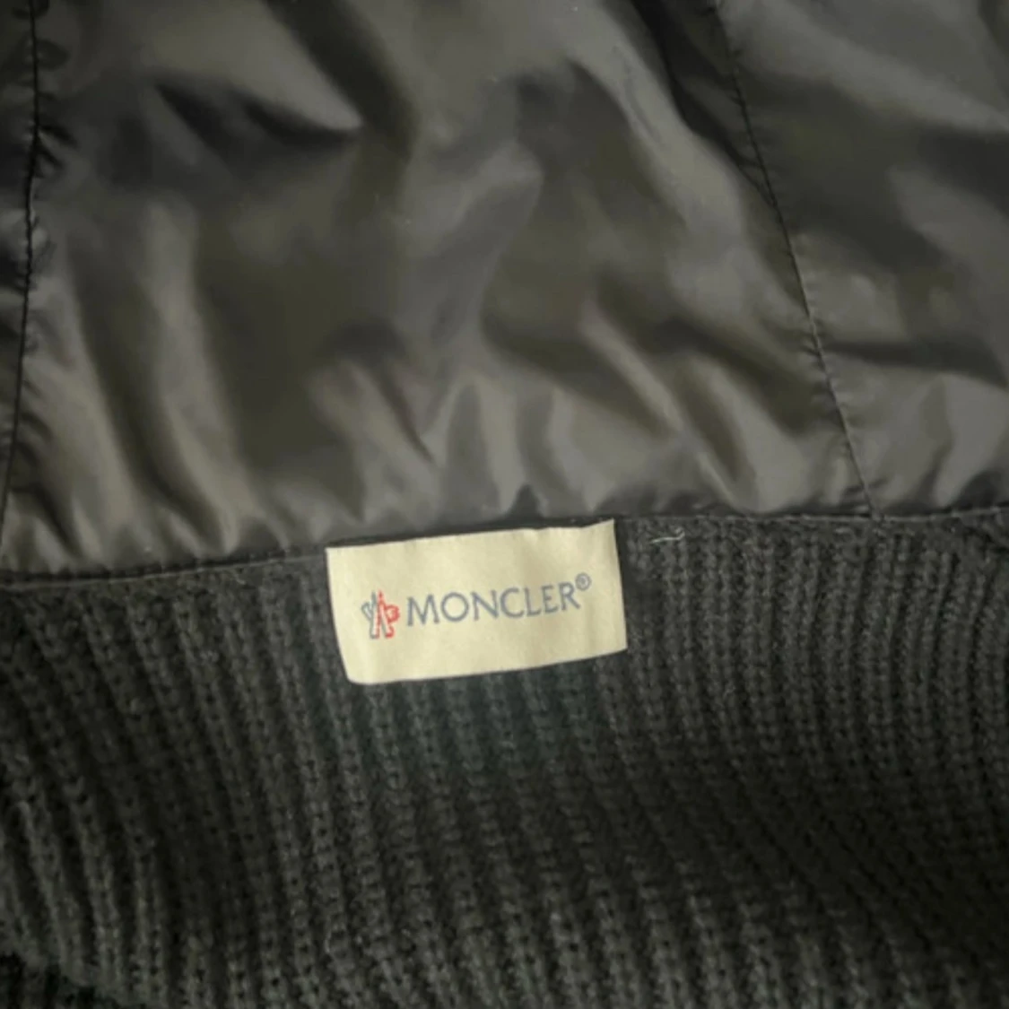 Svart Moncler pufferjacka med luva - 4