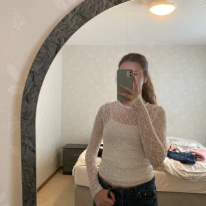 Tröja  - Säljer tröjan över linnet och inte linnet🫶