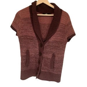 Gullig kofta - Jättefin lila stickad kofta❤️