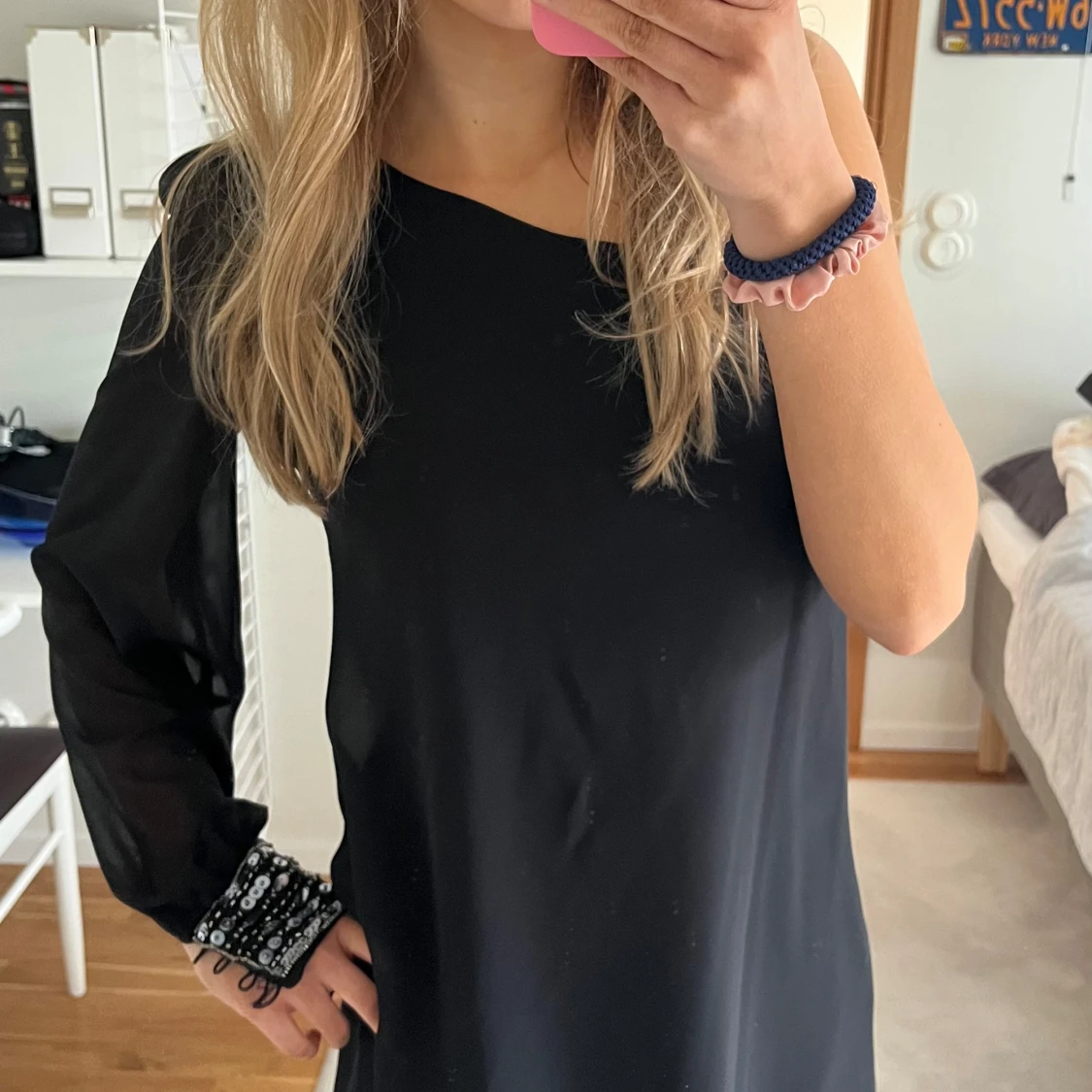 Svart oneshoulder klänning - 1