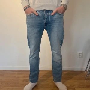 Ljusblå Jack and Jones jeans - Säljer dessa Jack and Jones jeans som jag vill bli av med så säljer dom billigt. Dom är i väldigt fint skick, inga defekter. W28 L30. Kom privat vid funderingar😀
