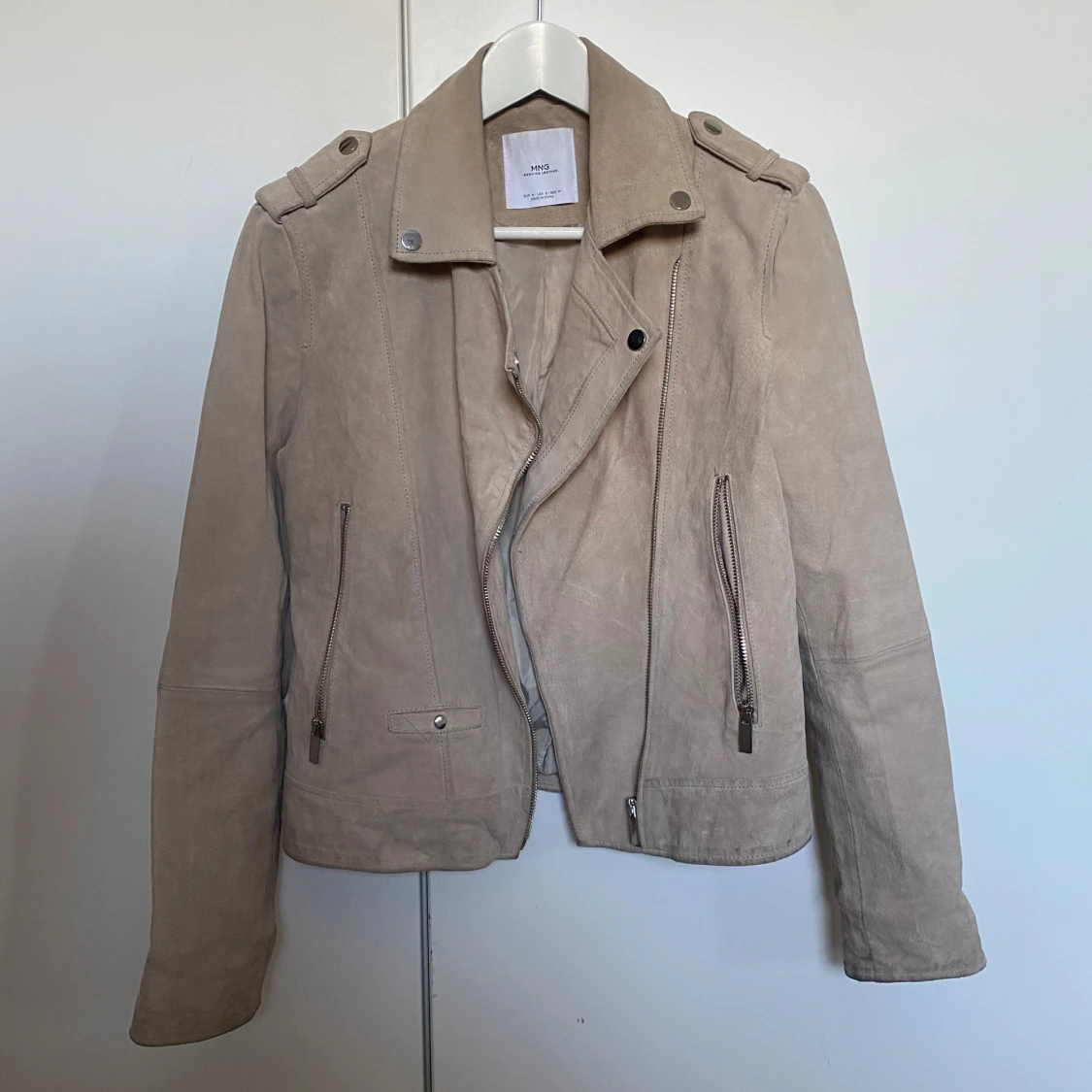 Ljusrosa/ Beige mocka jacka från Mango