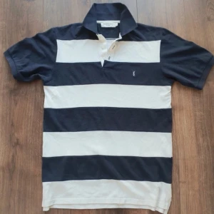 Saint Laurent piké - Ysl pike i fint skick. Äkta. Mörkblå och vit. Perfekt för sommaren och våren 