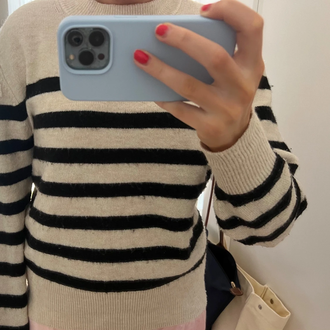 Randig beige och svart tröja - 2
