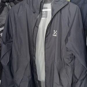 Haglöfs Jacka - Mycket fin haglöfs vind/regn jacka. Storlek M och i bra skick.