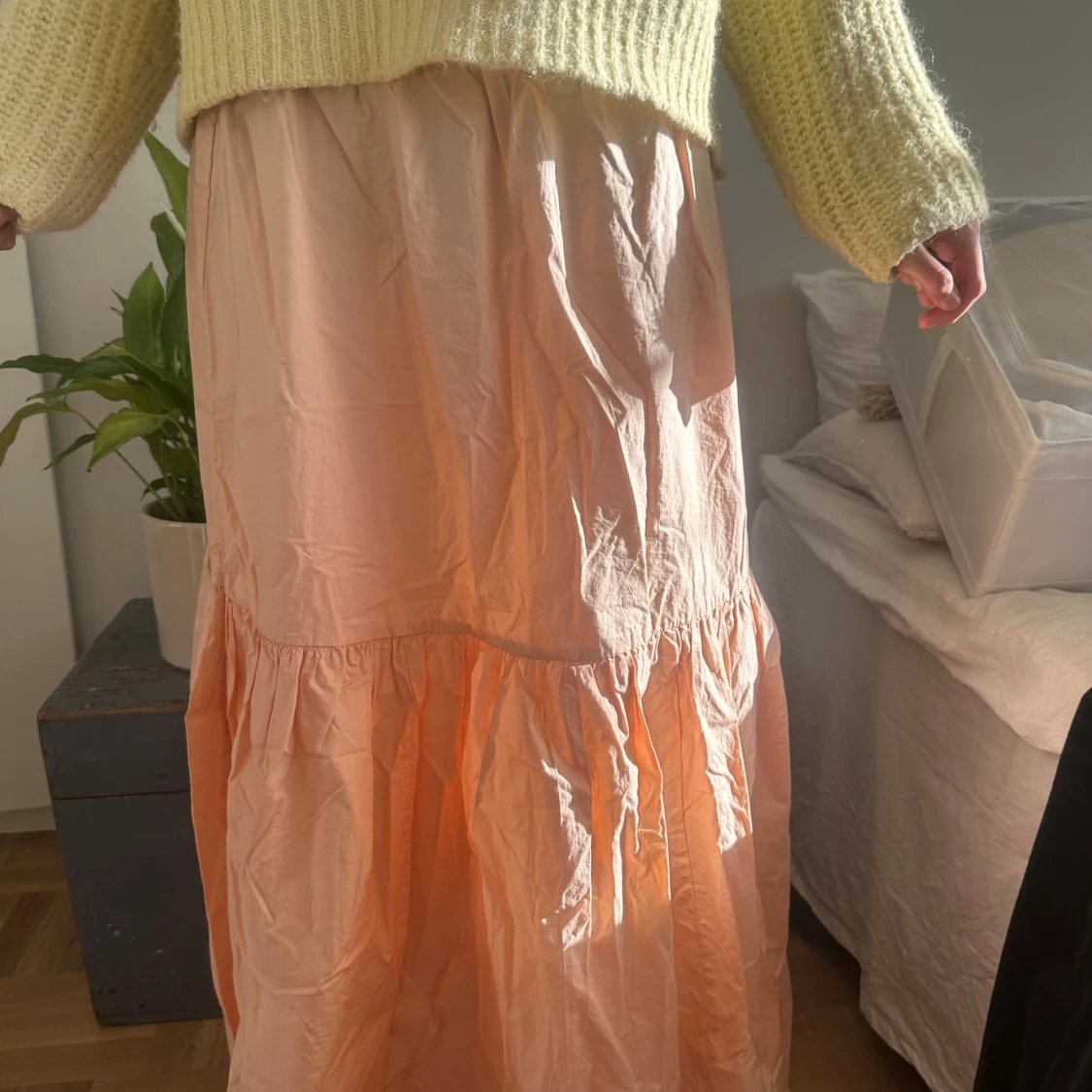 Lång peachfärgad kjol