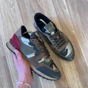 Valentino Rockrunners  - Skorna är i storlek 39,5, fits 40 eu. Kom pm för mer info och bilder 🫡