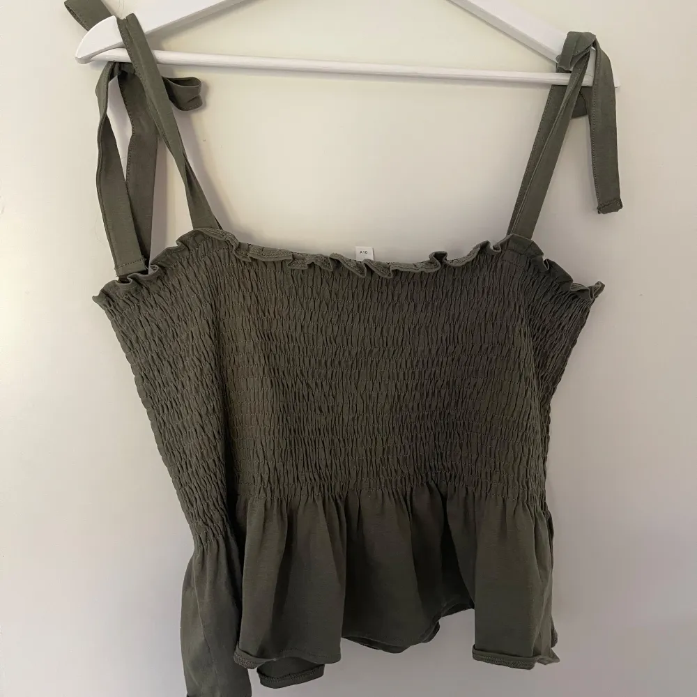 Peplum topp i fin grön, oanvänd. Som en M. Yläosat.