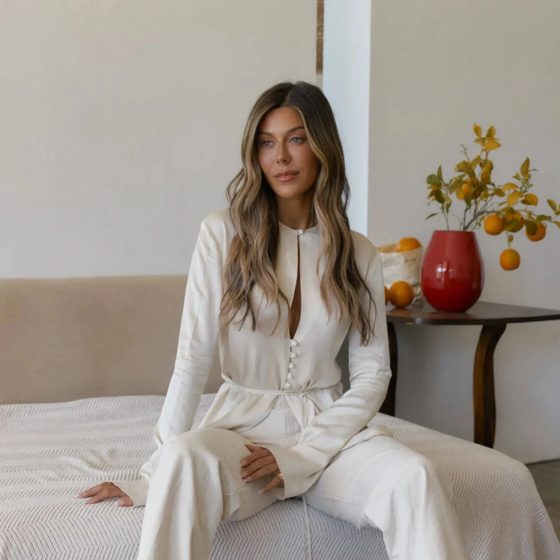 Krämfärgad blus från Avora - 1