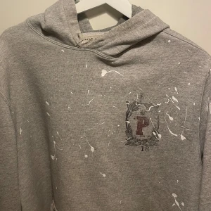Vintage ralph lauren hoodie  - Gammal polo ralph lauren hoodie troligen tillverkad på 90- talet. Sjukt sällsynt , därmed synliga slitningar , tar emot byten och kan justera priset 