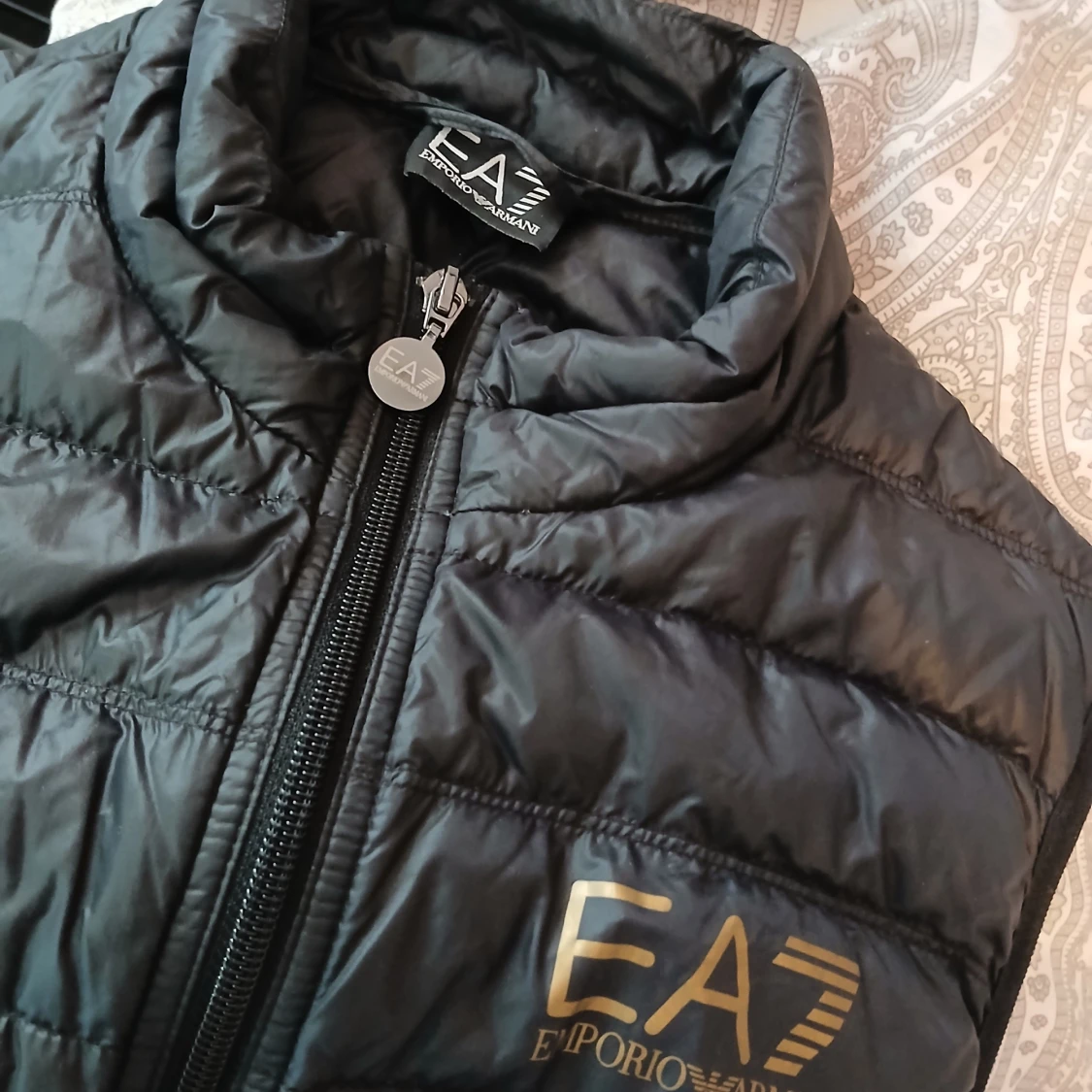 Svart dunväst från Emporio Armani - 1