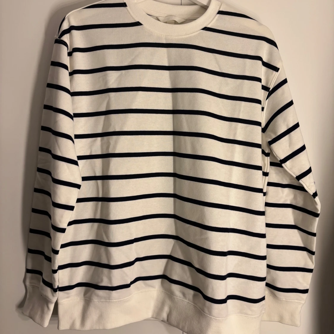 Randiga tröjor i svart och vit - 1