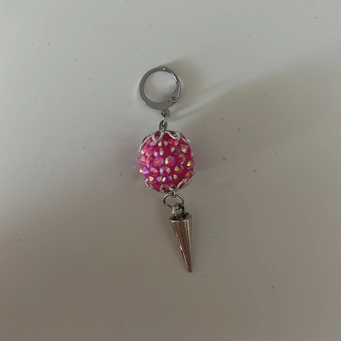 Hemmagjort silverörhänge med en stor rosa pärla😍