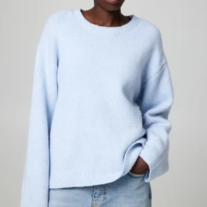 Ljusblå stickad tröja - Jättefin och mysig ljusblå stickad tröja från BikBok i strl xs (stor i storleken)💕slutsåld på hemsidan🙌har några små noppor men inget man tänker på