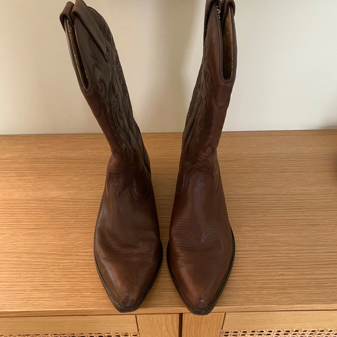 Bruna cowboy boots från Levi's - 1