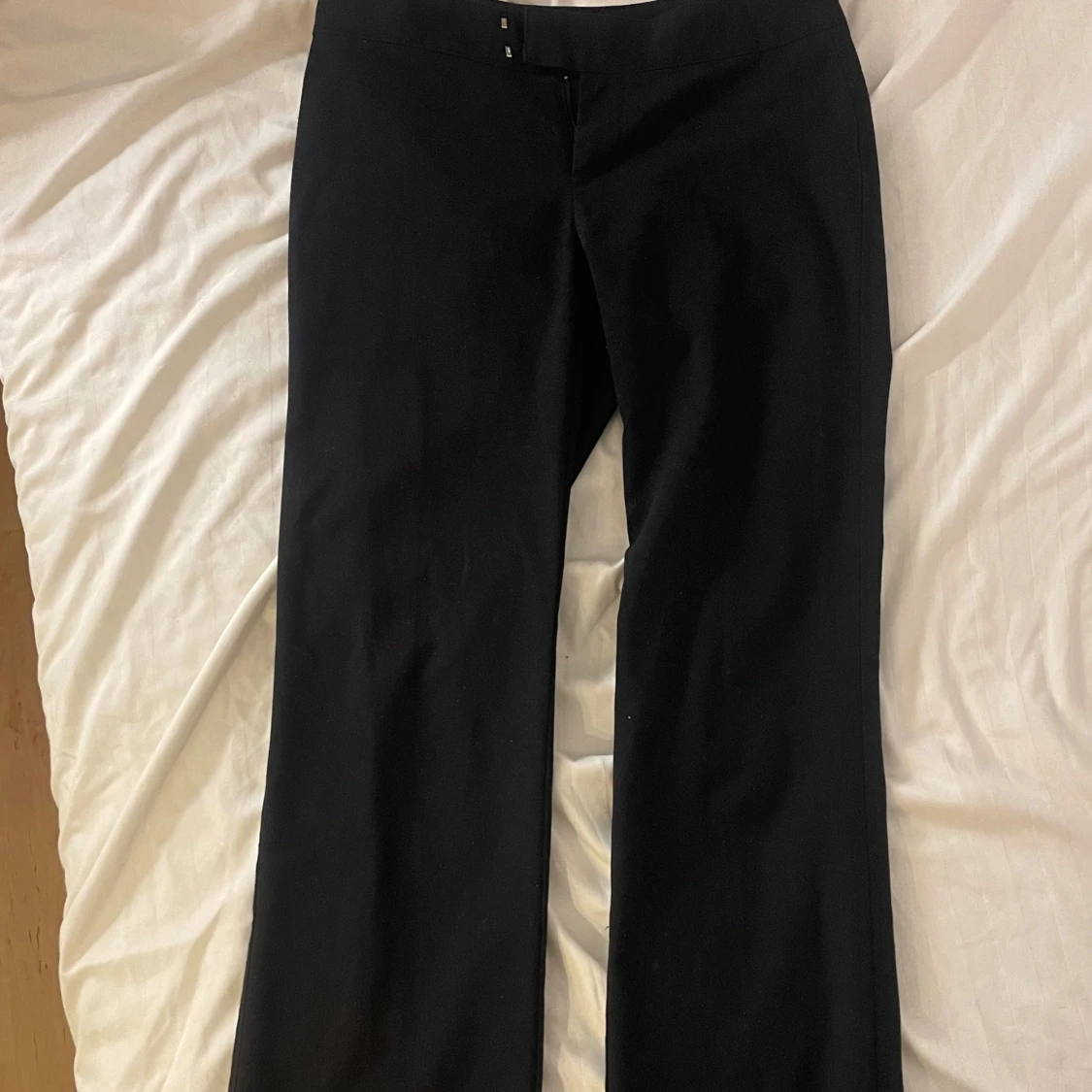 Svarta kostymbyxor från Nelly