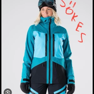 Blå skal skidjacka från Peak Performance Gravity - Söker en skak/ skidjacka från Peak Performance i blått, gärna i Aqua färg.. Har skrivit ca pris beroendes på vad som finns. 
