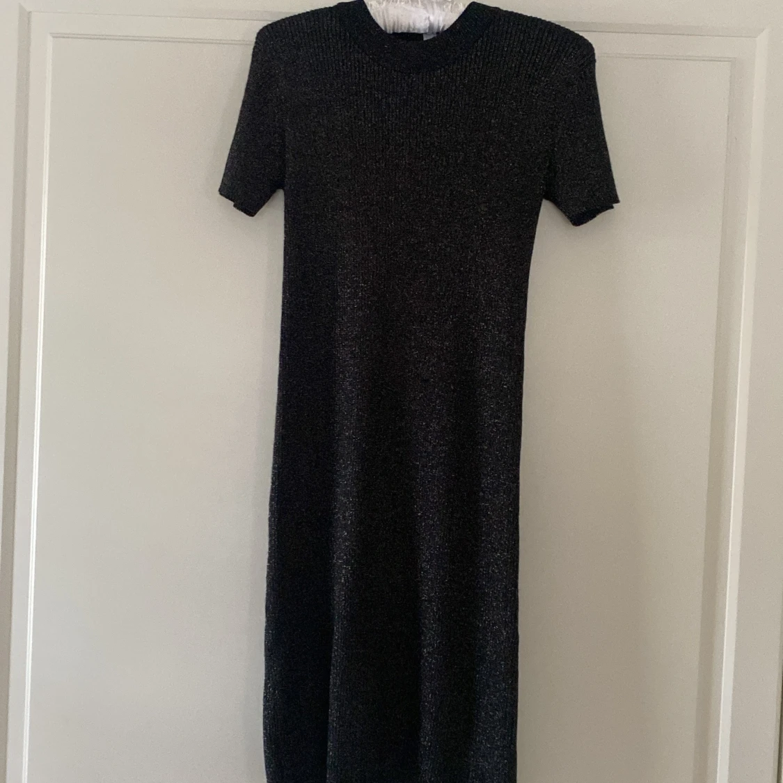 Svart glittrig klänning från Zara