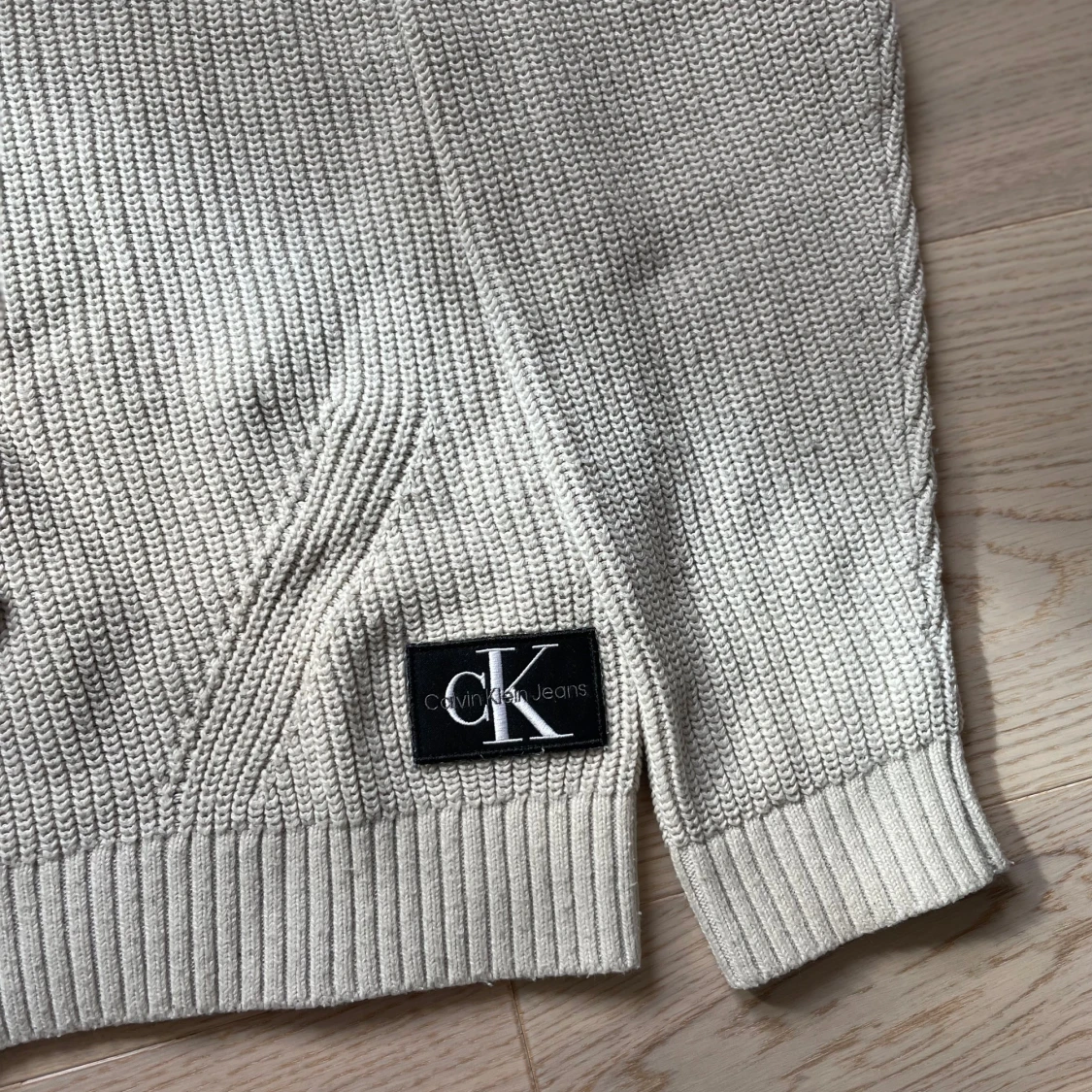 Beige stickad tröja från Calvin Klein - 2