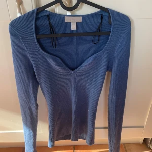 Blå långärmad tröja - Blå långärmad tröja från hm storlek xs 