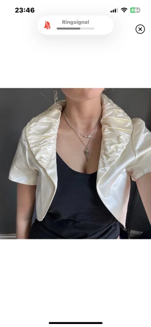 Bolero  - Säljer denna jätt fina boleron❤️storlek 40 men mer som s😍