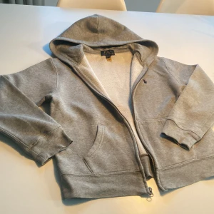 Hoodie Ralf lauren - Grå melerad Hoodie från Polo Ralf lauren i mycket bra skick(Grå) 