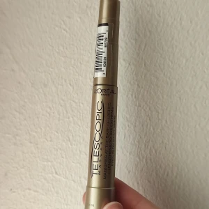 Loreal Telescopic Mascara i svart - Telescopic Mascara från Loreal i färgen Magnetic Black. Den är helt ny, aldrig öppnad!