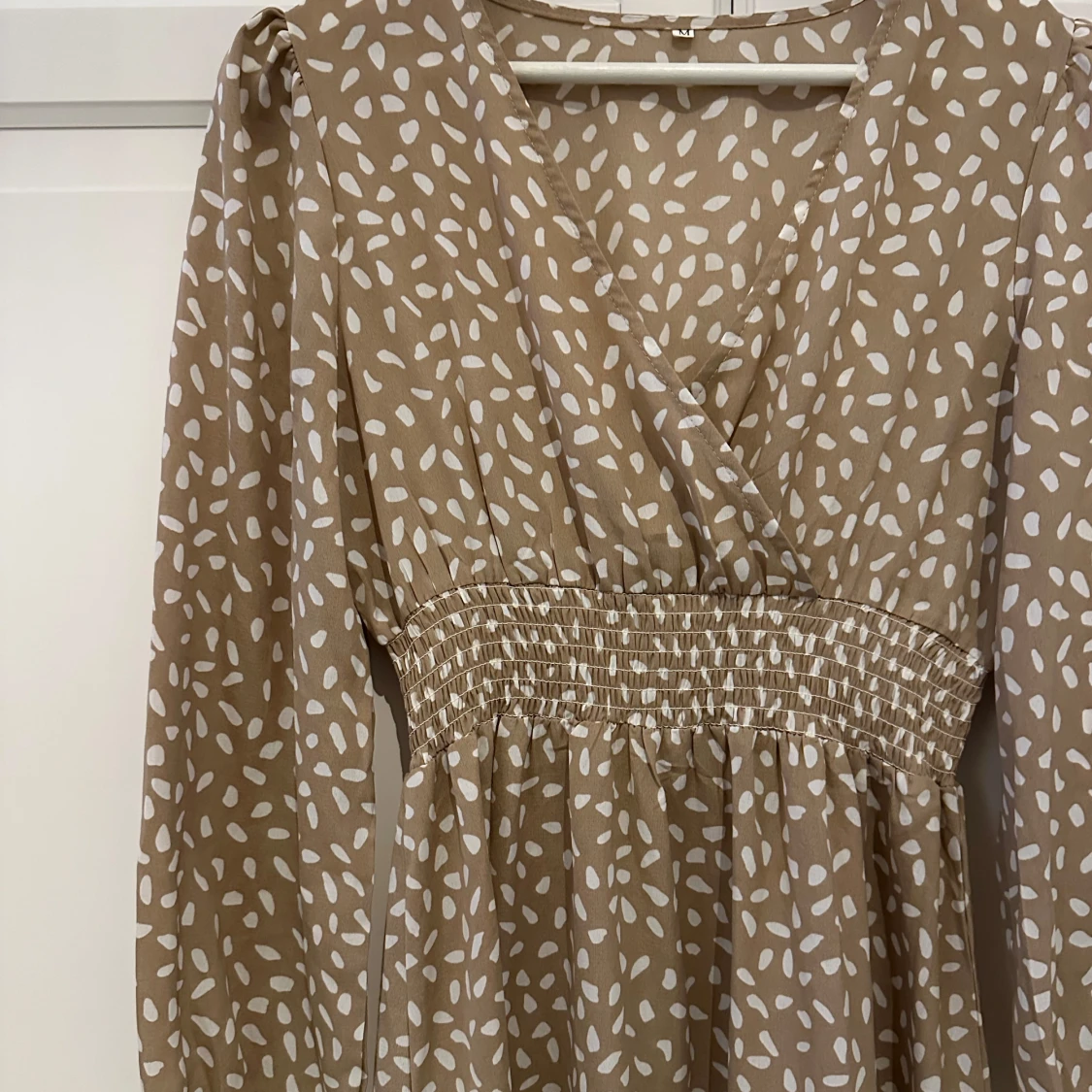 Beige klänning  - 1