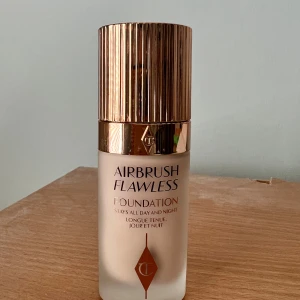 Airbrush Flawless Foundation 1 neutral  -  Använt 1/3 