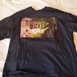 Wicked t shirt - Från HM i storlek 170 men passar även S då den är oversized